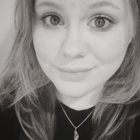 Meet your Posher, Alyssa - Picture 1 of 1